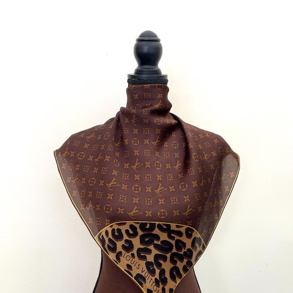 New Louis Vuitton Iconic Scarf Monogram Leopard Animal Print Silk Satin Scarf - Picture 8 of 16